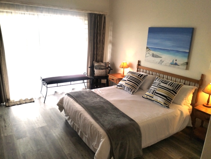 To Let 4 Bedroom Property for Rent in Outeniqua Strand Western Cape